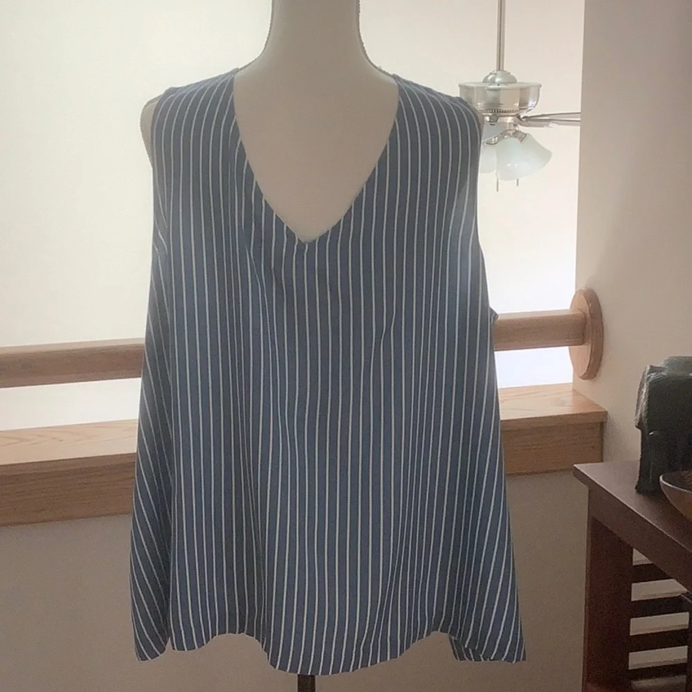 JJill short sleeve shirt. - Picture 2 of 3